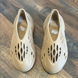 Adidas Yeezy Foam Runner Men Shoes color Tan sz 10